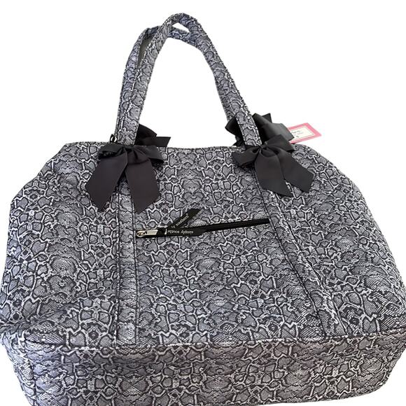 Simply Southern Gray Snakeskin Print Quilted Tote Bag Zipper Bows Travel - Picture 3 of 11